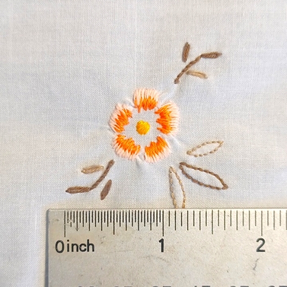 Set of 5 napkins- hand embroidered flowers 5477 - Picture 2 of 5